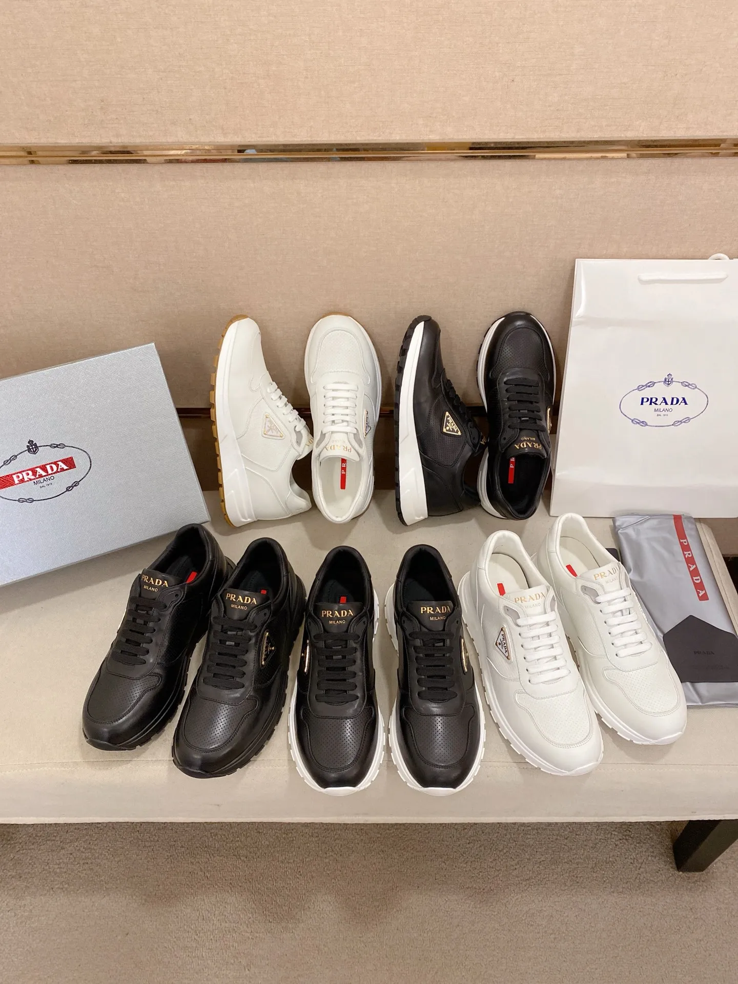 Men's shoes 💰 580💰 ✔️✔️✔️High-quality new PRADA counters are launched at the same time. The new men's shoes and 😘fabrics are selected from imported first-layer cowhide and are made by pure handcrafts. Lining: Full cowhide lining. 👍🏿 High-end ☄️ air-cushion molded anti-slip rubber outsole, exquisite lines, simple and elegant, comfortable and high-end for leisure travel. Code number: 38 to 44 (45 can be customized and cannot be returned or exchanged)